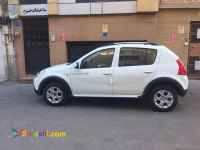 رنو ساندرو و استپ وی صفرکیلومتر